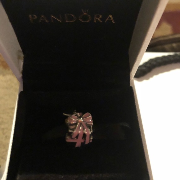 Pandora Wrapped In Love Charm,791132EN24 - Picture 7 of 8
